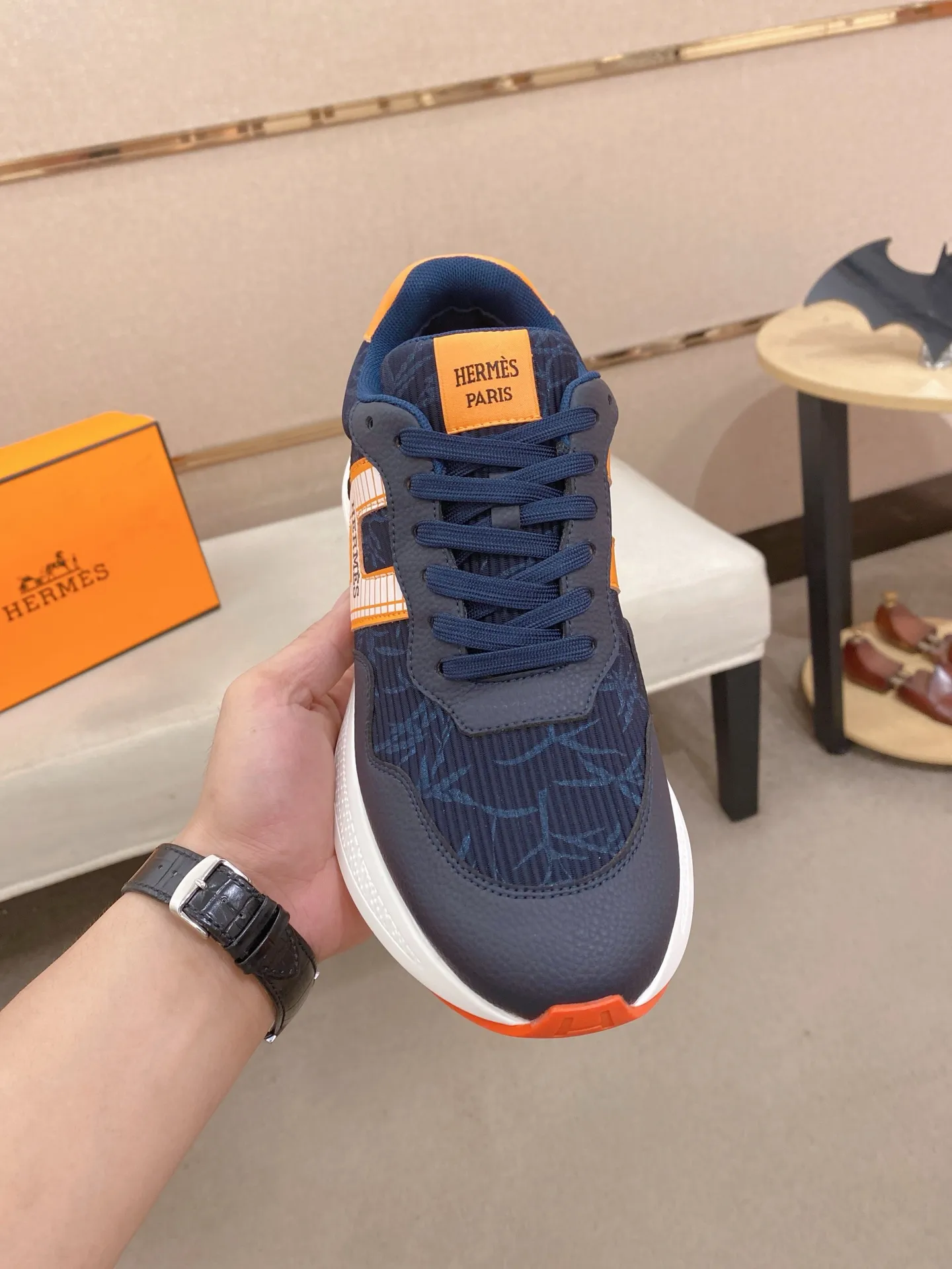 Factory price: 560💰《HERMES》【Classic Original Version】Hermès; Top 🔝 Purchasing Agency 🔍🔍Men's latest 🇺🇸 counters are on sale simultaneously, imported from Italy original ▲▲cowhide ▲▲ (high-end, nobility, class) ) Exquisite workmanship (Italian 🇮🇹 imported water-dyed 🐂 cowhide lining) sole: original sole provided by the original factory, ⚠️exclusive double-layer activity·TPR·rubber·combined molded outsole; super comfortable·wear-resistant·non-slip·environmental protection The real thing is more beautiful if you take the real thing (high quality, follow the order). You can enter and exit the counter at will * Number of yards: 38-44 (45 can be customized and cannot be returned or exchanged)